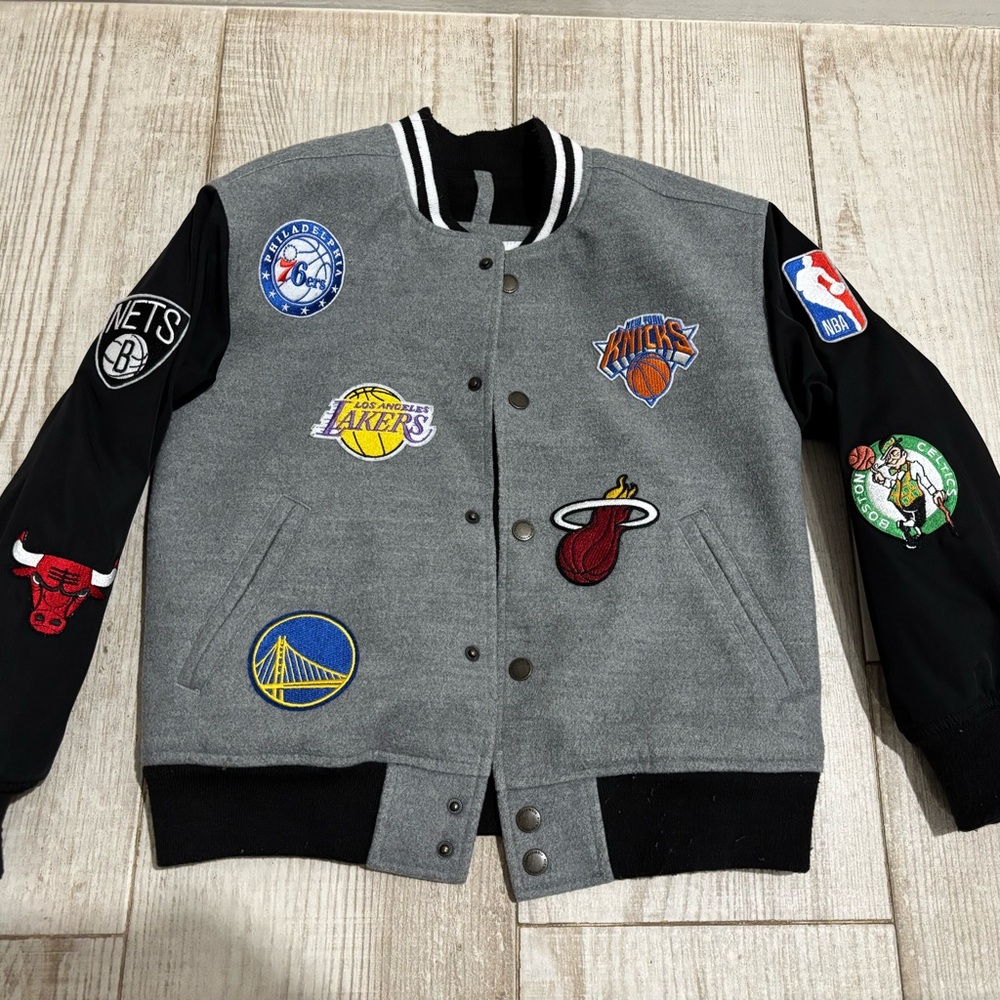 Abercrombie Kids Gray and Black NBA Patch Jacket. Size 7/8